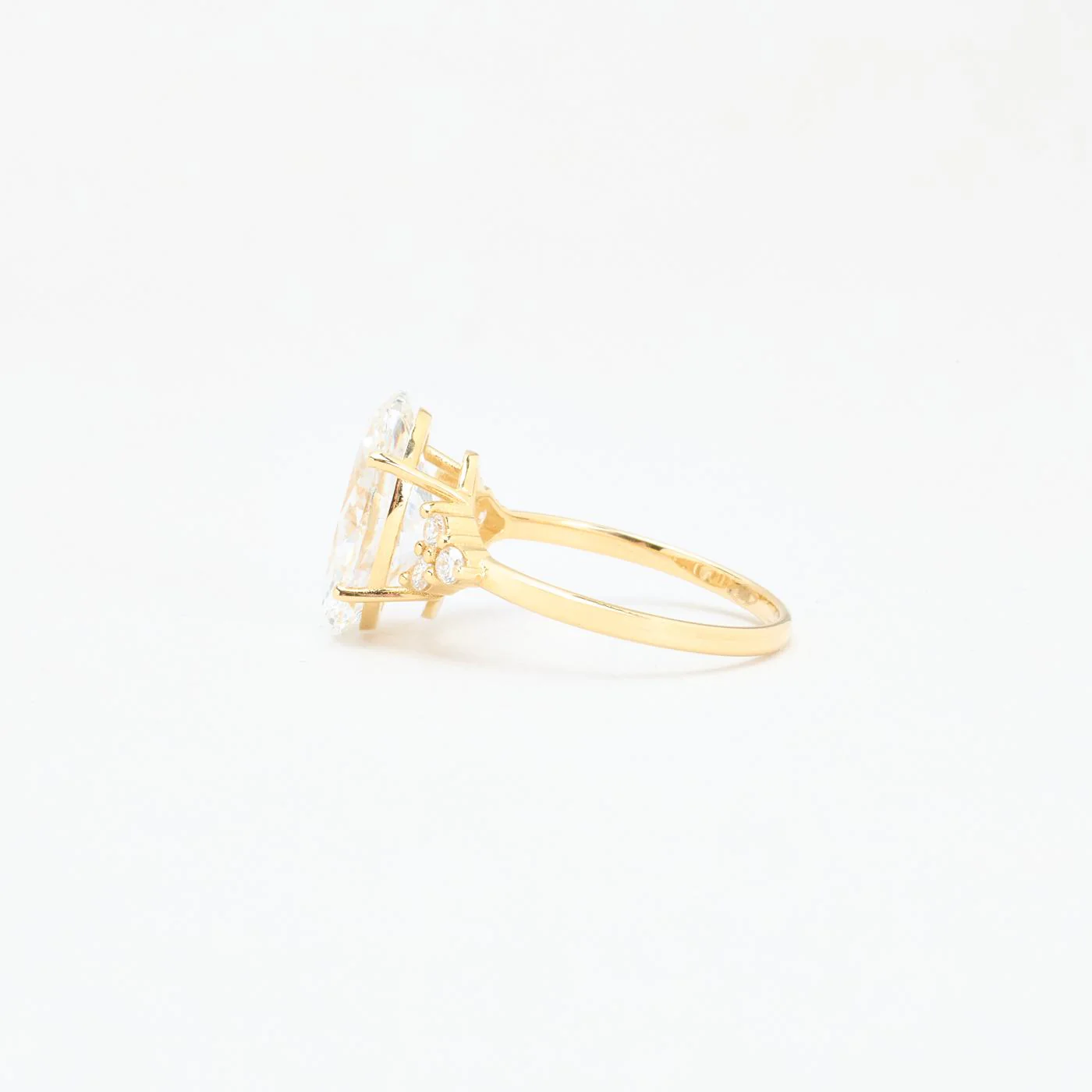 Oval solitärring med diamant (4 ct) i 14K guld strl. 17.2 / strl. 54 - Image 5