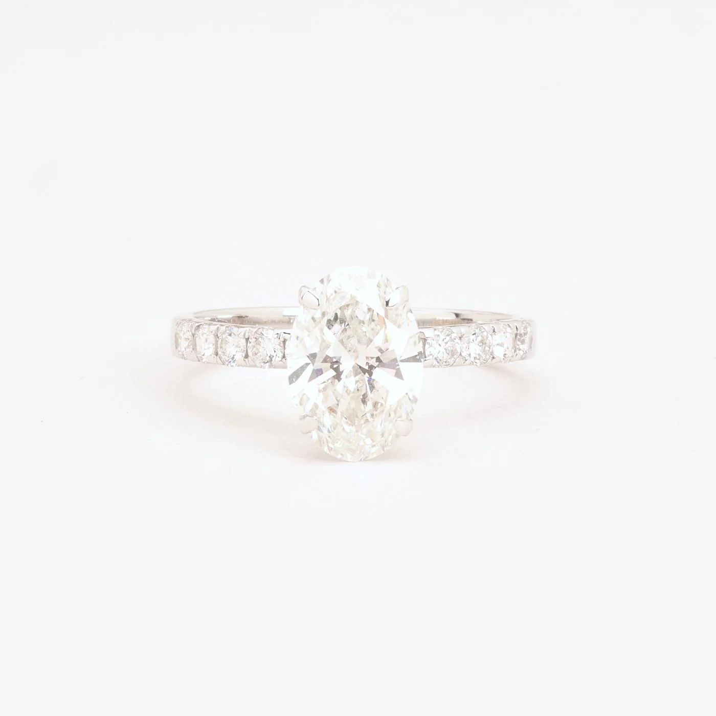Oval Allians solitärring med diamant (0.26 ct) i 14K vitt guld strl. 17.2 / strl. 54